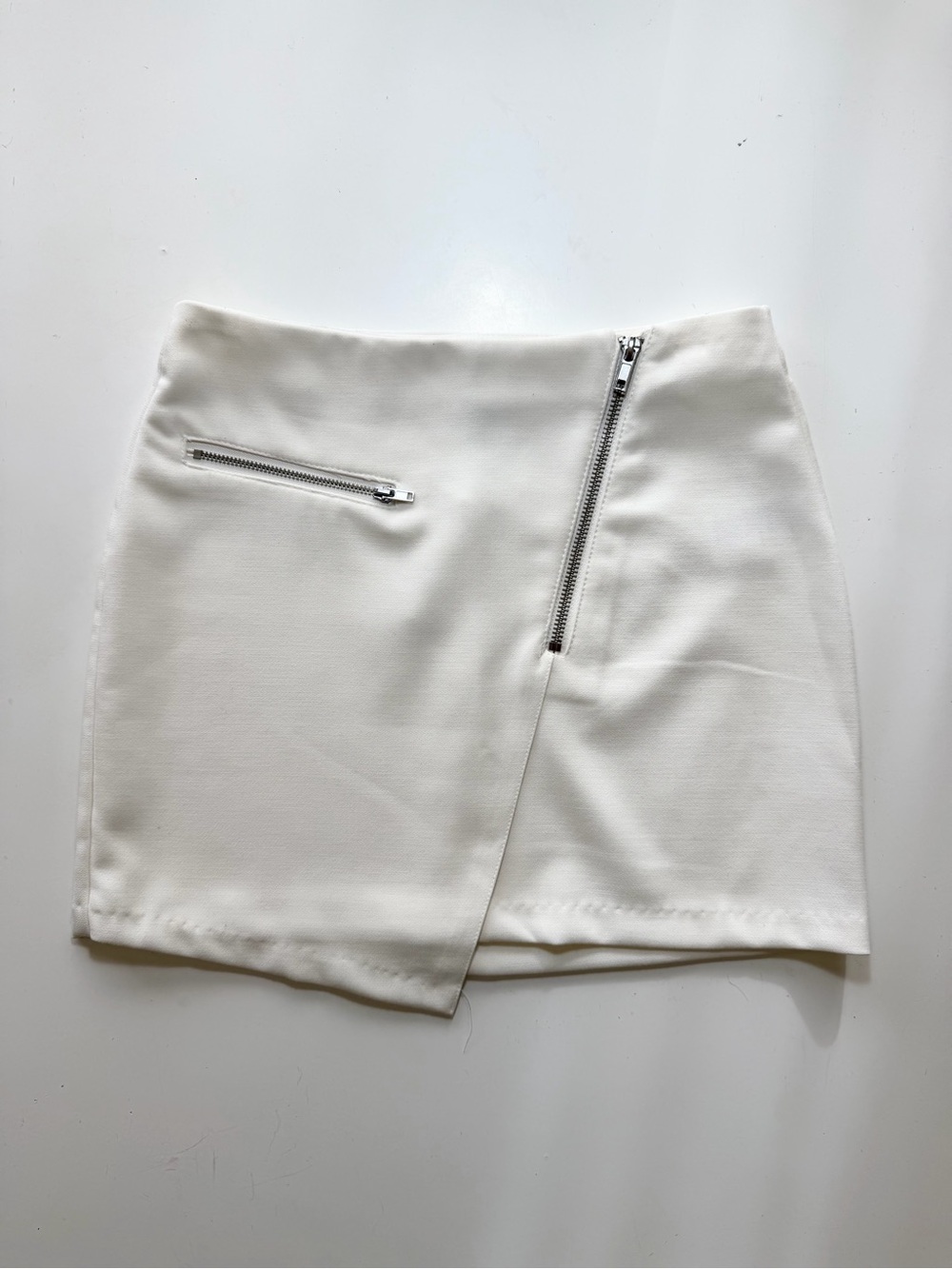 H&M Asymmetrical Zipper Detail Skirt Size 4 NWT